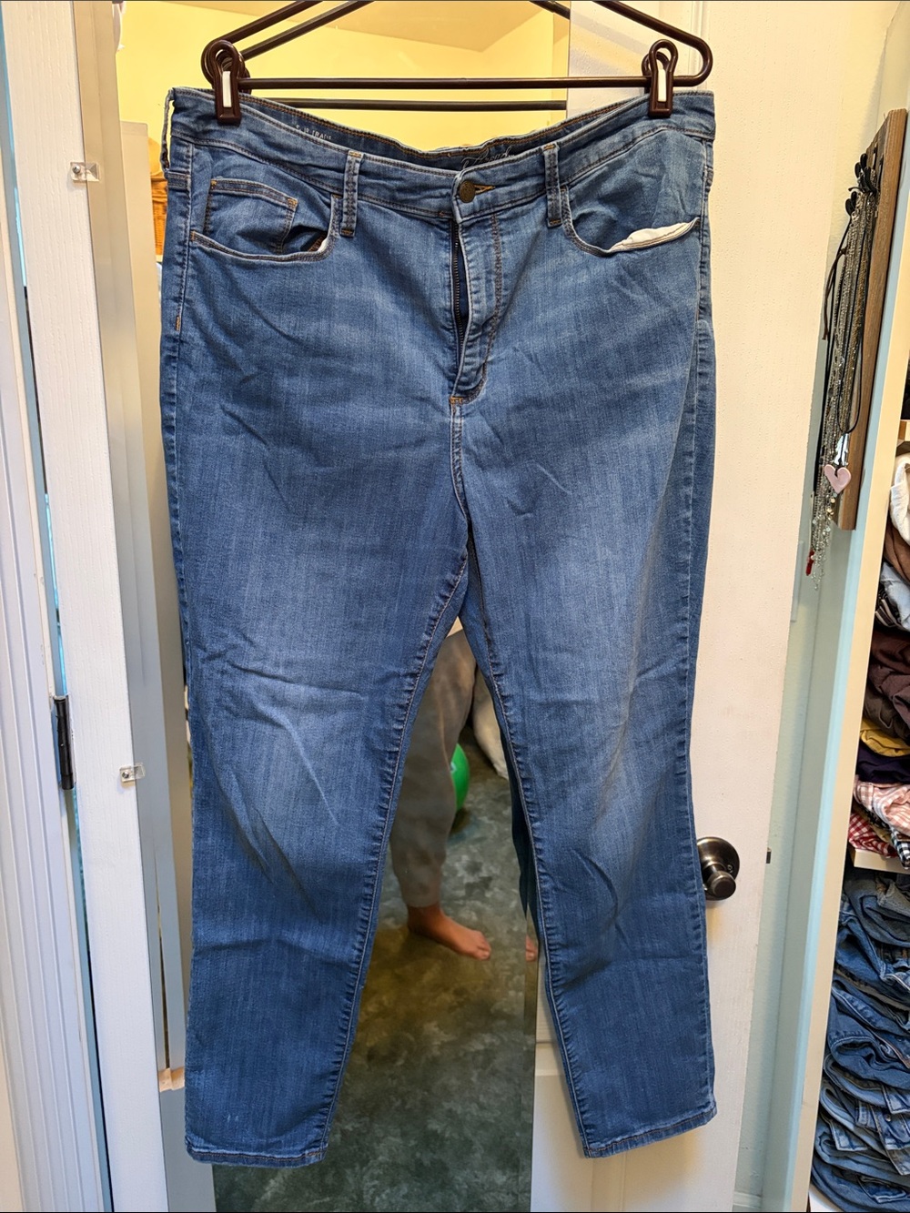 Universal Thread Women's Skinny Jeans - Medium Blue High Rise Skinny